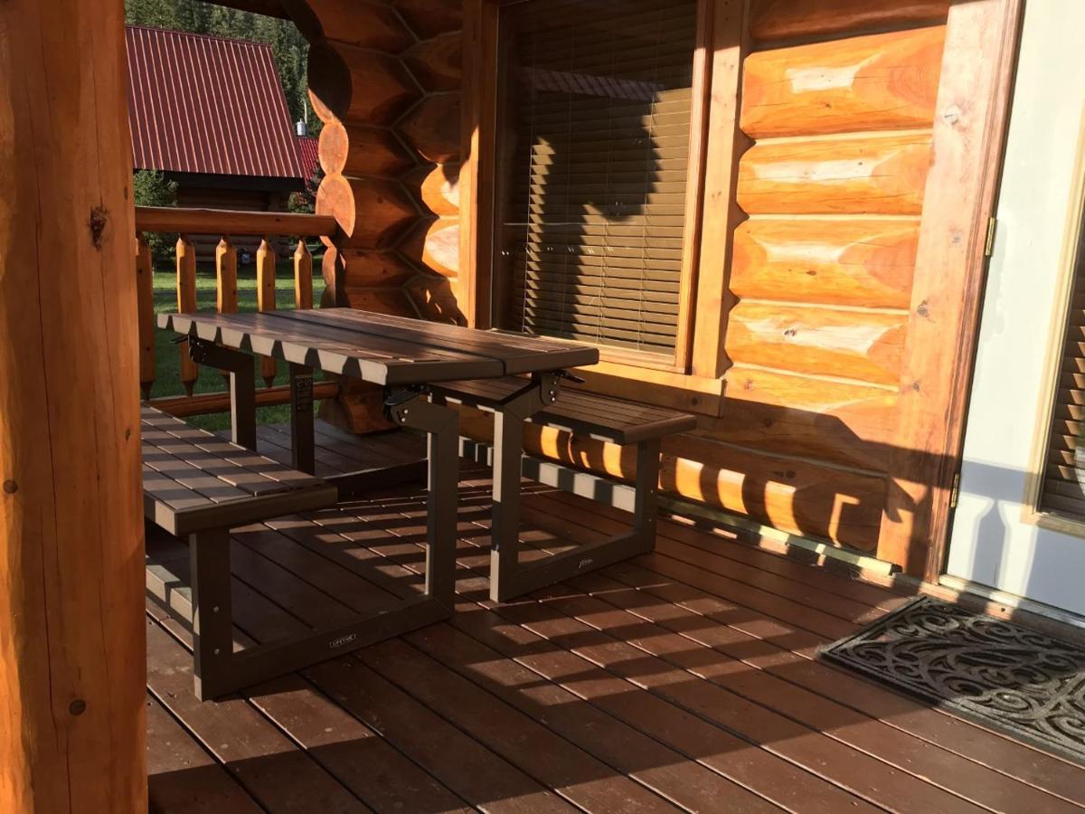 Yoho Chalets Villa Golden Esterno foto