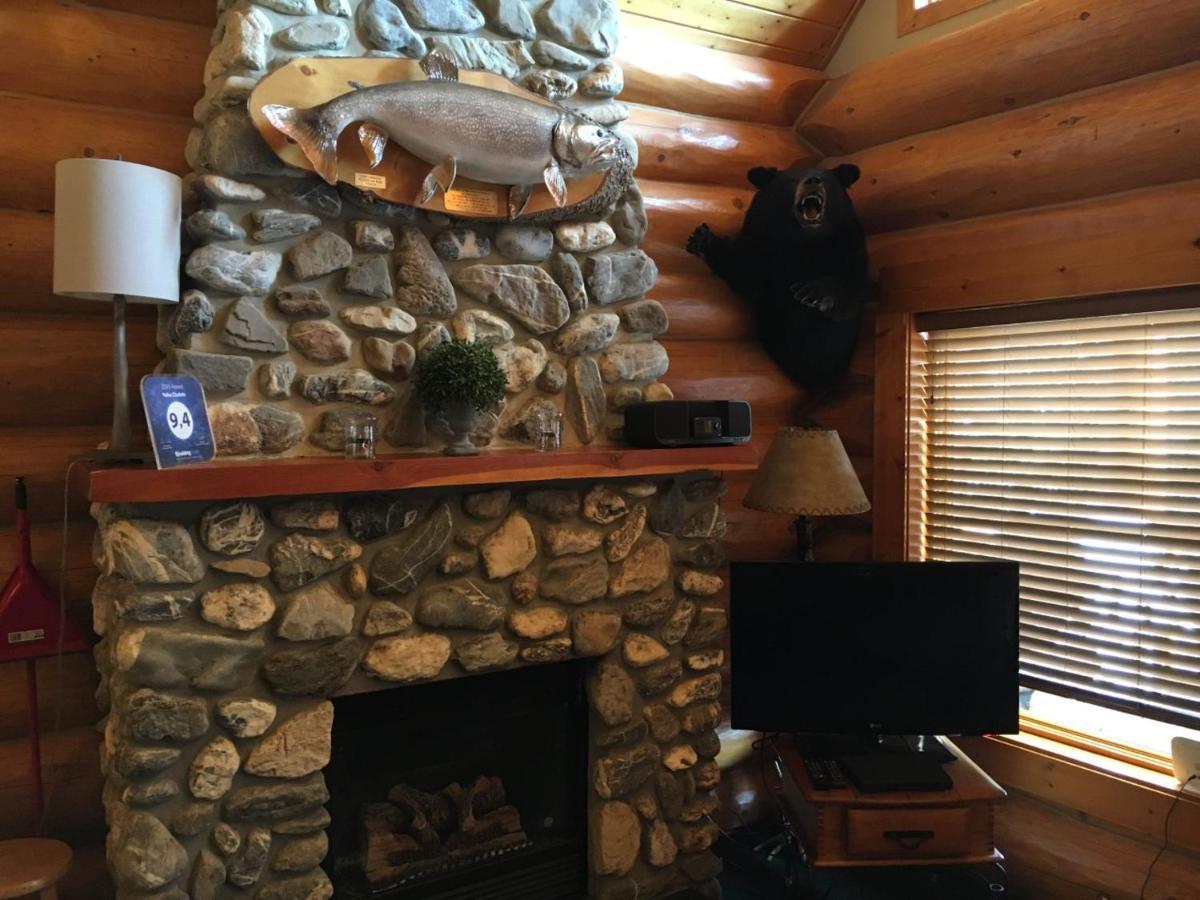Yoho Chalets Villa Golden Esterno foto